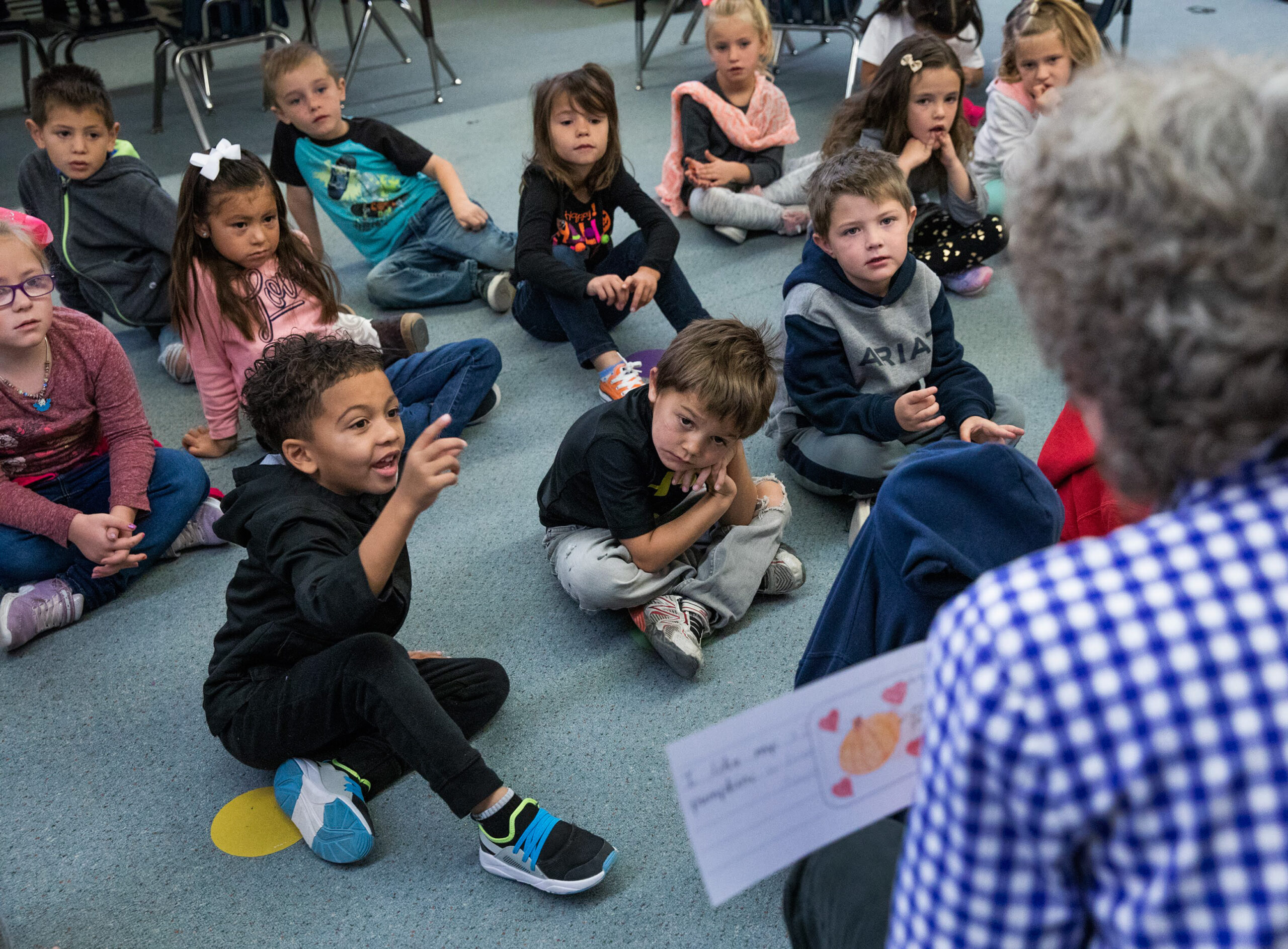 Kindergarten teacher reads aloud to students in David E. Norman Elementary School on Tuesday, Oct. 15, 2019. (Jeff Scheid/The Nevada Independent)